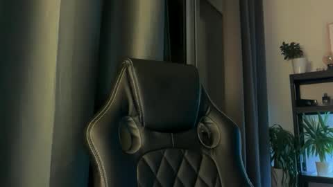 Snapshot of tommyx01 chatting on December 2025 10:19:01 PM Thomas Fit online show from December 2025 10:19:01 PM