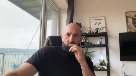 Snapshot of tommyx01 chatting on December 2025 10:24:02 AM Thomas Fit online show from December 2025 10:24:02 AM