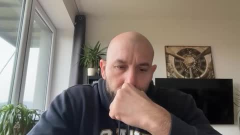 Snapshot of tommyx01 chatting on December 2025 08:51:02 AM Thomas Fit online show from December 2025 08:51:02 AM