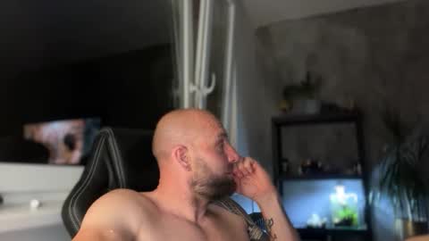 Snapshot of tommyx01 chatting on June 2026 09:20:02 PM Thomas Fit online show from June 2026 09:20:02 PM