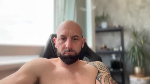 Snapshot of tommyx01 chatting on June 2026 06:39:01 AM Thomas Fit online show from June 2026 06:39:01 AM