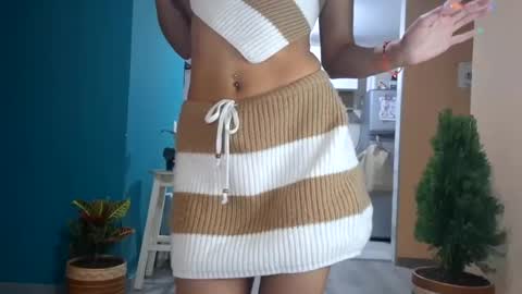 Snapshot of tomoe_b chatting on January 2025 05:58:02 AM leyla online show from January 2025 05:58:02 AM