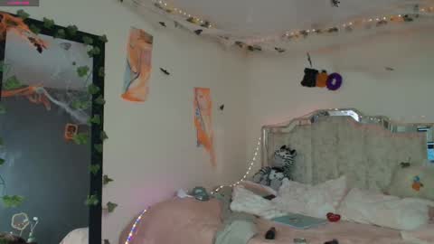 Snapshot of tomoe_b chatting on October 2025 05:31:02 PM leyla online show from October 2025 05:31:02 PM