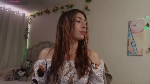 Snapshot of tomoe_b chatting on November 2025 01:55:02 PM leyla online show from November 2025 01:55:02 PM