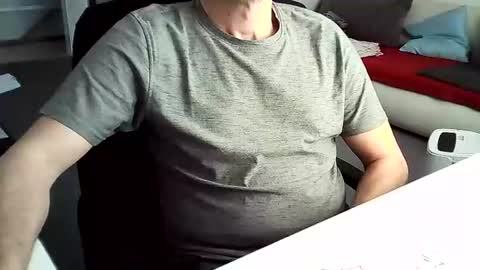 Snapshot of tomtom02029 chatting on December 2024 11:44:02 AM Tom online show from December 2024 11:44:02 AM