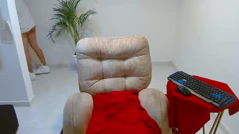 Snapshot of tomy337271 chatting on December 2025 04:27:01 PM tomy337271 online show from December 2025 04:27:01 PM