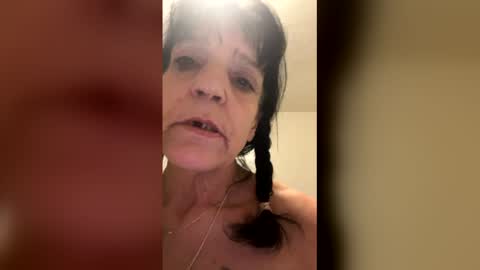 Snapshot of toni6967 chatting on December 2025 04:22:01 AM toni6967 online show from December 2025 04:22:01 AM