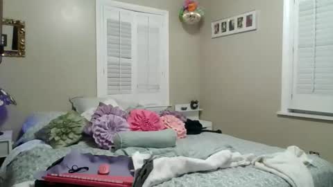Honeys Snow Bunny online show from June 2026 02:34:02 AM