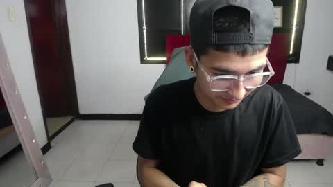 Snapshot of tony_dickdream chatting on April 2026 01:46:01 PM tony_dickdream online show from April 2026 01:46:01 PM