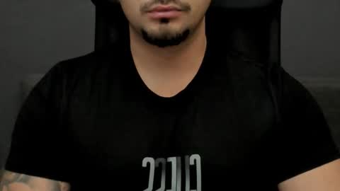 Snapshot of tonywilcoxx chatting on November 2025 05:57:02 AM TonyWilcox online show from November 2025 05:57:02 AM