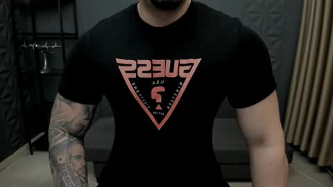 Snapshot of tonywilcoxx chatting on December 2025 06:33:02 AM TonyWilcox online show from December 2025 06:33:02 AM