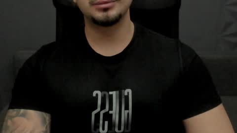 Snapshot of tonywilcoxx chatting on December 2025 06:08:02 AM TonyWilcox online show from December 2025 06:08:02 AM