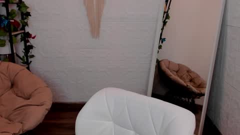 Snapshot of top_twins chatting on February 2025 11:54:01 AM Yara online show from February 2025 11:54:01 AM