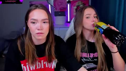 Snapshot of top_twins chatting on April 2026 07:01:01 AM Yara online show from April 2026 07:01:01 AM