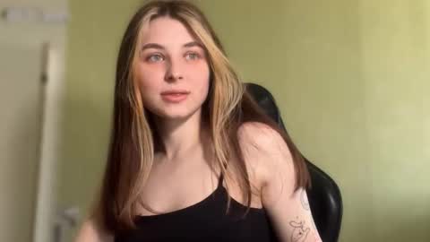 Snapshot of touch_and_run chatting on March 2026 07:12:02 AM touch_and_run online show from March 2026 07:12:02 AM