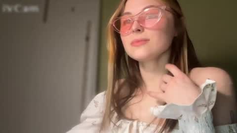 Snapshot of touch_and_run chatting on April 2026 03:23:01 PM touch_and_run online show from April 2026 03:23:01 PM