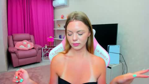 Snapshot of touch_the_heart chatting on February 2026 03:26:01 AM Touch The Heart online show from February 2026 03:26:01 AM