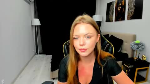 Snapshot of touch_the_heart chatting on February 2026 03:21:01 AM Touch The Heart online show from February 2026 03:21:01 AM