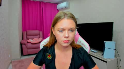 Snapshot of touch_the_heart chatting on February 2026 03:18:02 AM Touch The Heart online show from February 2026 03:18:02 AM