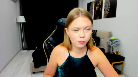 Snapshot of touch_the_heart chatting on February 2026 03:15:01 AM Touch The Heart online show from February 2026 03:15:01 AM