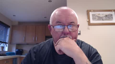 Snapshot of touchwood25 chatting on December 2024 08:31:01 AM TOUCHWOOD25 online show from December 2024 08:31:01 AM