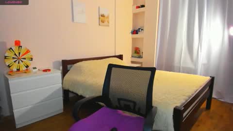 Snapshot of toxic_lina chatting on December 2025 09:00:01 PM Ellina online show from December 2025 09:00:01 PM