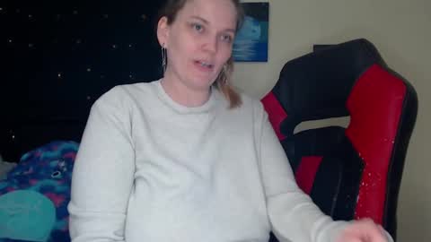 Snapshot of toxiclilly chatting on December 2024 12:05:01 PM Lilly Miss Mistress Goddess Maam Queen Boss online show from December 2024 12:05:01 PM