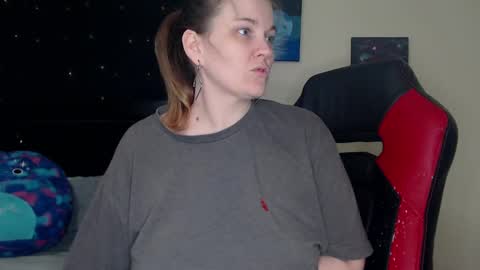 Snapshot of toxiclilly chatting on December 2024 08:40:02 AM Lilly Miss Mistress Goddess Maam Queen Boss online show from December 2024 08:40:02 AM