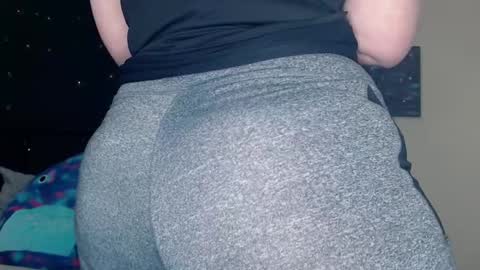 Snapshot of toxiclilly chatting on December 2024 10:30:01 AM Lilly Miss Mistress Goddess Maam Queen Boss online show from December 2024 10:30:01 AM