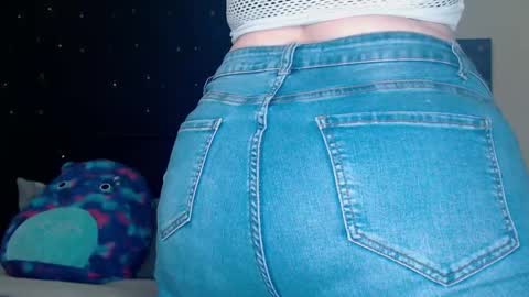 Snapshot of toxiclilly chatting on December 2024 11:29:01 AM Lilly Miss Mistress Goddess Maam Queen Boss online show from December 2024 11:29:01 AM