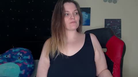 Snapshot of toxiclilly chatting on December 2024 07:44:01 AM Lilly Miss Mistress Goddess Maam Queen Boss online show from December 2024 07:44:01 AM