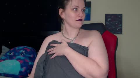 Snapshot of toxiclilly chatting on January 2025 12:30:01 PM Lilly Miss Mistress Goddess Maam Queen Boss online show from January 2025 12:30:01 PM