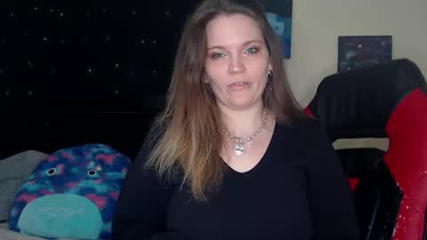 Snapshot of toxiclilly chatting on February 2025 06:18:02 AM Lilly Miss Mistress Goddess Maam Queen Boss online show from February 2025 06:18:02 AM