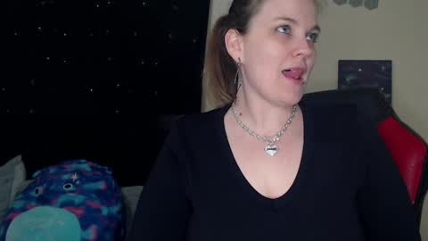 Snapshot of toxiclilly chatting on February 2025 01:35:02 PM Lilly Miss Mistress Goddess Maam Queen Boss online show from February 2025 01:35:02 PM