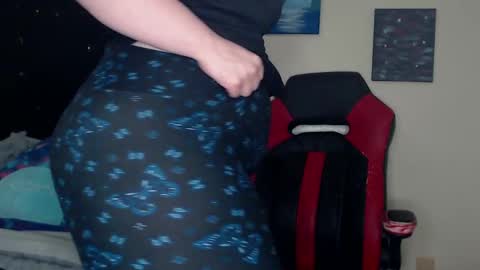 Snapshot of toxiclilly chatting on February 2025 11:00:02 AM Lilly Miss Mistress Goddess Maam Queen Boss online show from February 2025 11:00:02 AM