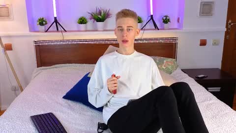 Snapshot of toxicpassion chatting on April 2026 10:04:02 AM Max online show from April 2026 10:04:02 AM