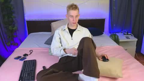 Snapshot of toxicpassion chatting on April 2026 10:27:02 AM Max online show from April 2026 10:27:02 AM