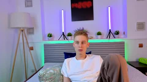 Snapshot of toxicpassion chatting on April 2026 09:02:01 AM Max online show from April 2026 09:02:01 AM