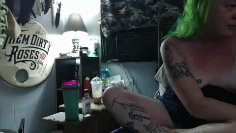 Snapshot of toxictemptress420 chatting on January 2026 05:22:01 AM ToxicTemptress420 online show from January 2026 05:22:01 AM