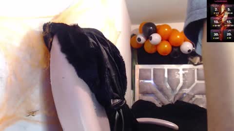 Snapshot of toxxxic_cams chatting on October 2025 06:36:01 AM toxca69 online show from October 2025 06:36:01 AM
