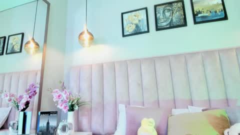 Tracy  online show from February 2026 07:37:01 PM