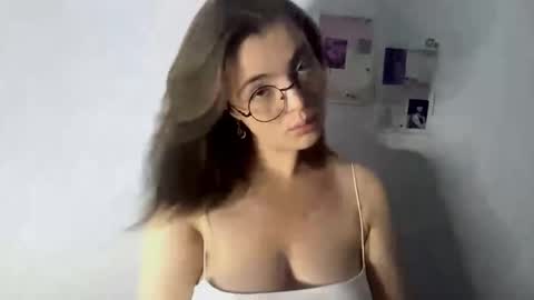 Amelia online show from September 2025 04:07:01 PM