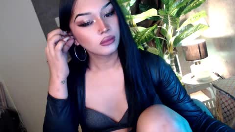 Snapshot of transbadassx chatting on December 2024 04:43:02 AM CLEOPATHRA online show from December 2024 04:43:02 AM