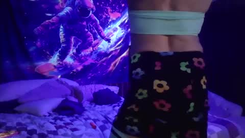 Snapshot of transmisshun chatting on January 2025 10:05:02 AM transmisshun online show from January 2025 10:05:02 AM