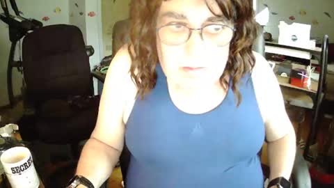 Snapshot of transmtfhello chatting on May 2026 07:19:02 PM Peter online show from May 2026 07:19:02 PM