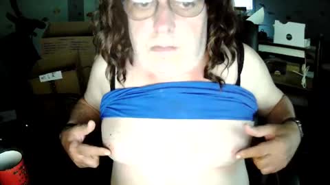 Snapshot of transmtfhello chatting on June 2026 11:13:02 AM Peter online show from June 2026 11:13:02 AM