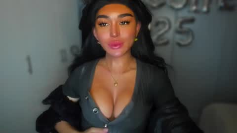 Snapshot of transnextdoor_ chatting on January 2025 05:44:01 PM ALMIGHTY GODDESS VALENTINA online show from January 2025 05:44:01 PM