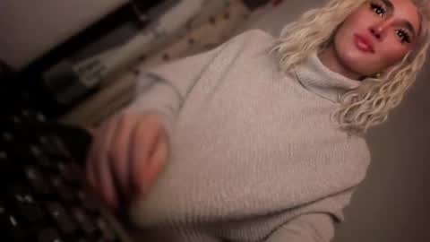 Snapshot of transnextdoor_ chatting on November 2025 09:15:01 PM ALMIGHTY GODDESS VALENTINA online show from November 2025 09:15:01 PM