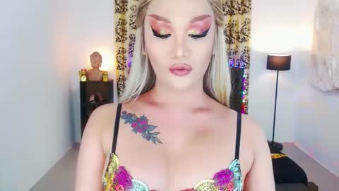 Snapshot of transplayfullolivia chatting on September 2025 07:09:02 AM KYLIE BELLA  TS online show from September 2025 07:09:02 AM