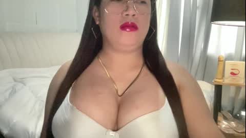 Snapshot of travelergirl chatting on October 2025 01:50:01 AM travelergirl online show from October 2025 01:50:01 AM